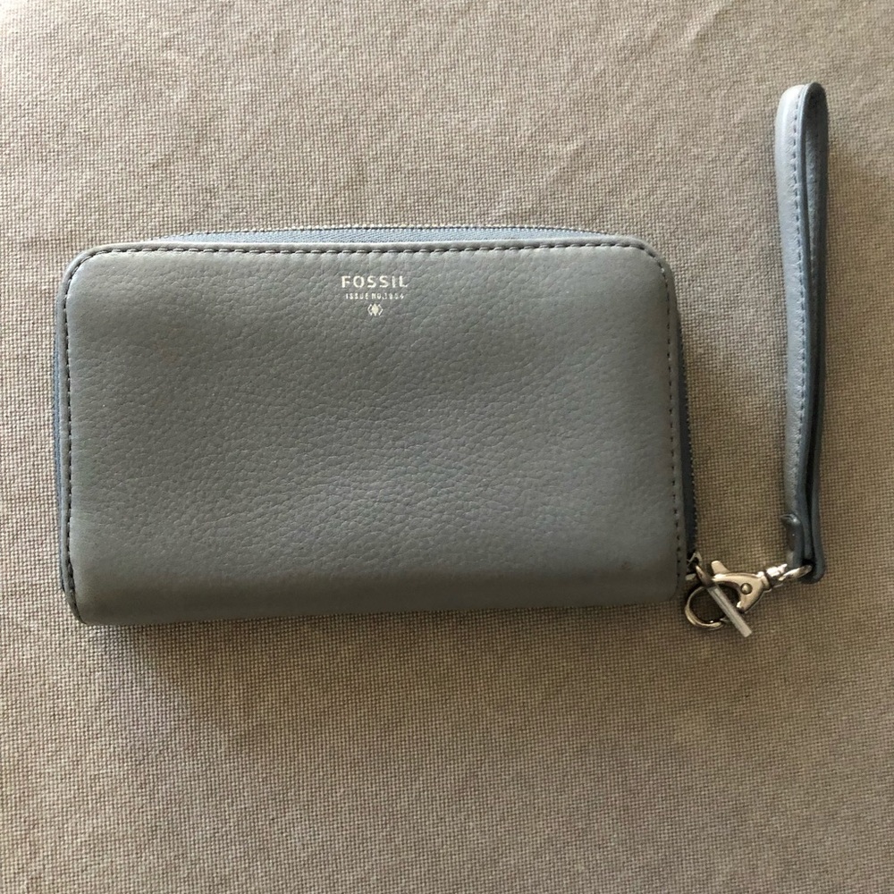 EUC Fossil Wristlet